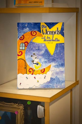"Die Wompets und das Sternenleuchten" - ein Bilderbuch vom Teilen im Regal